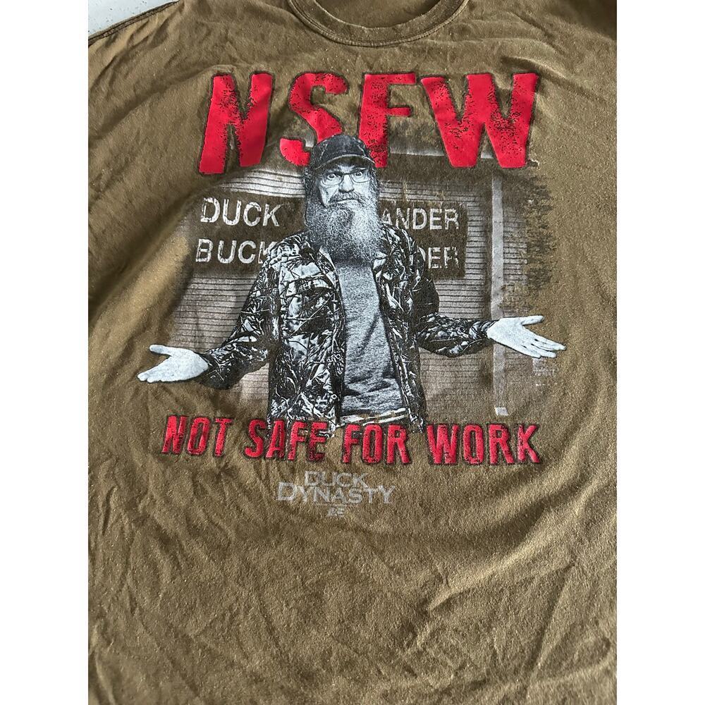 GILDAN DUCK NFSW  DYNASTY NOT SAFE FOR WORK T SHIRT MENS SIZE XXL - Picture 3 of 5